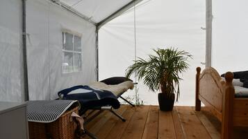 Comfort Tent, Mountain View | 1 bedroom, individually decorated, individually furnished, desk