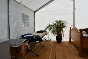 Telt – comfort, fjellutsikt | 1 soverom, individuelt dekorert, individuelt innredet og skrivebord