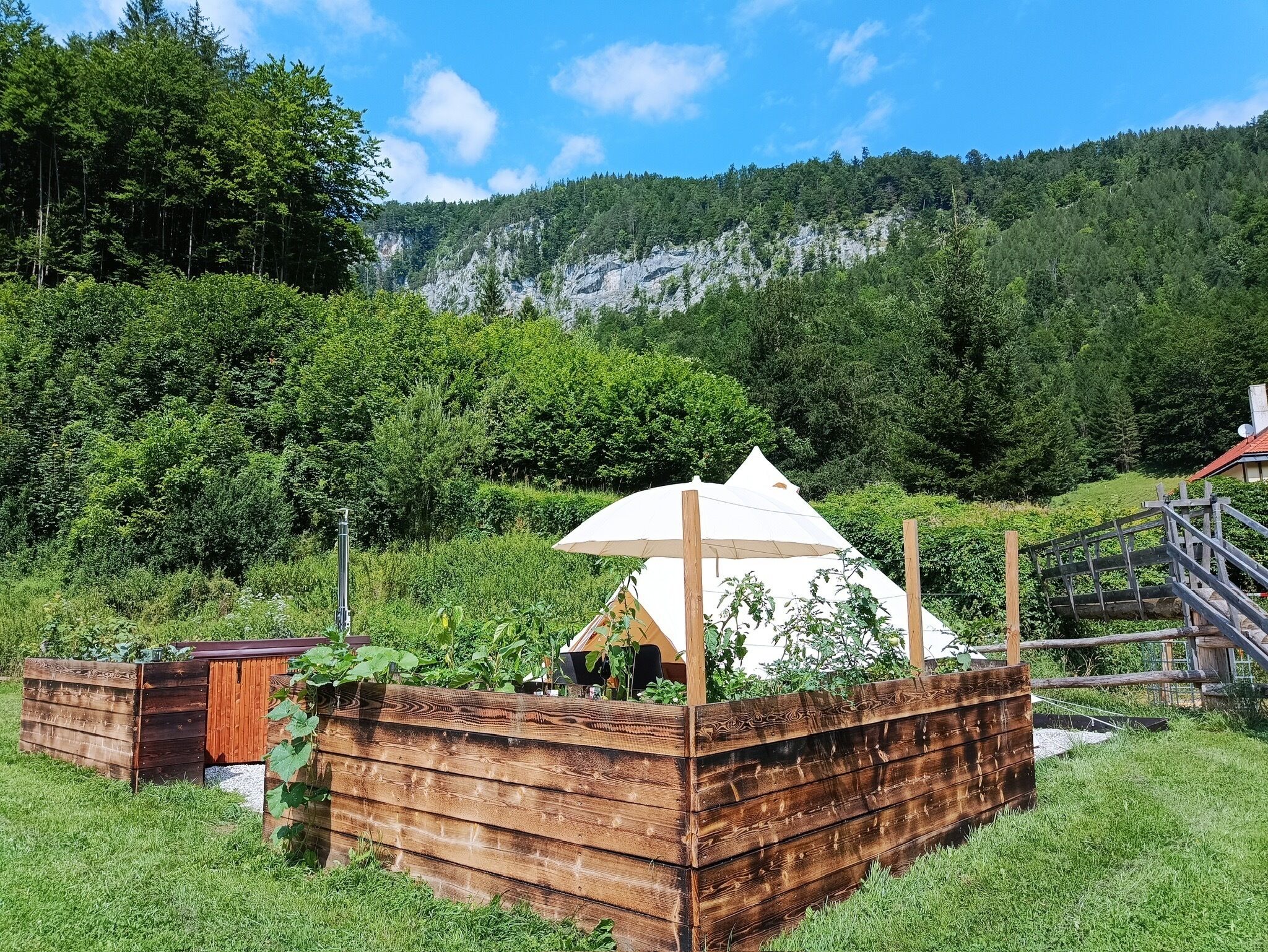 المنشأة من الخارج