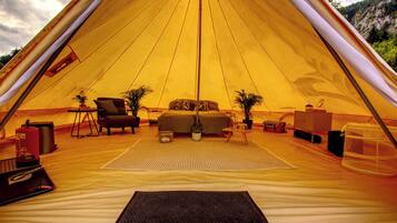 1 bedroom, individually decorated, individually furnished, desk