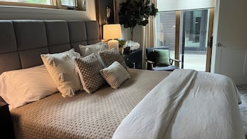 2 bedrooms, travel crib, free WiFi, bed sheets