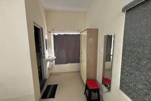 Room - Srinivasa Hotel (Chittoor District)