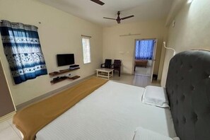 Room - Srinivasa Hotel (Chittoor District)