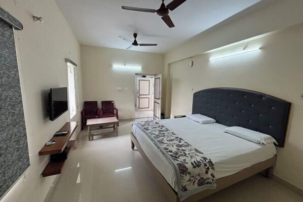 Room - Srinivasa Hotel (Chittoor District)