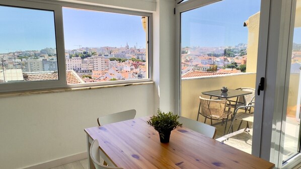 Dining - Sunny Apartment in Bica by Lisbeyond (Lisboa)