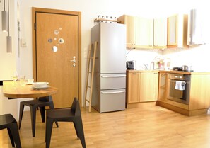 Fridge, stovetop, coffee/tea maker, toaster