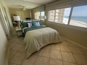 3 chambres, fer et planche à repasser, Wi-Fi, draps fournis
