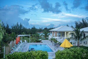 Pool - Spacious 2 Bedroom Apartment: Pool, Clubhouse, Dock -Da Bahamian Life Vacations (Freeport)