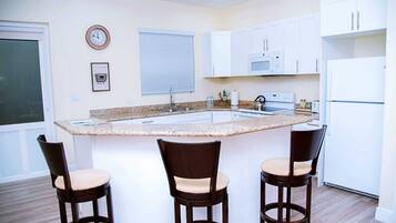 Coffee/tea maker, fridge, microwave, oven
