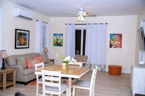 Living area - Spacious 2 Bedroom Apartment: Pool, Clubhouse, Dock -Da Bahamian Life Vacations (Freeport)