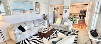 Downtown House w/King Bed-Parking-Bars-Restaurants