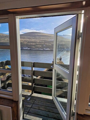 Mariustova - the apartment with the superb ocean view in Miðvágur 