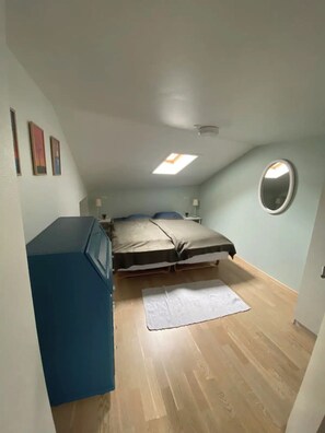 2 chambres, fer et planche à repasser, lit parapluie, Wi-Fi gratuit