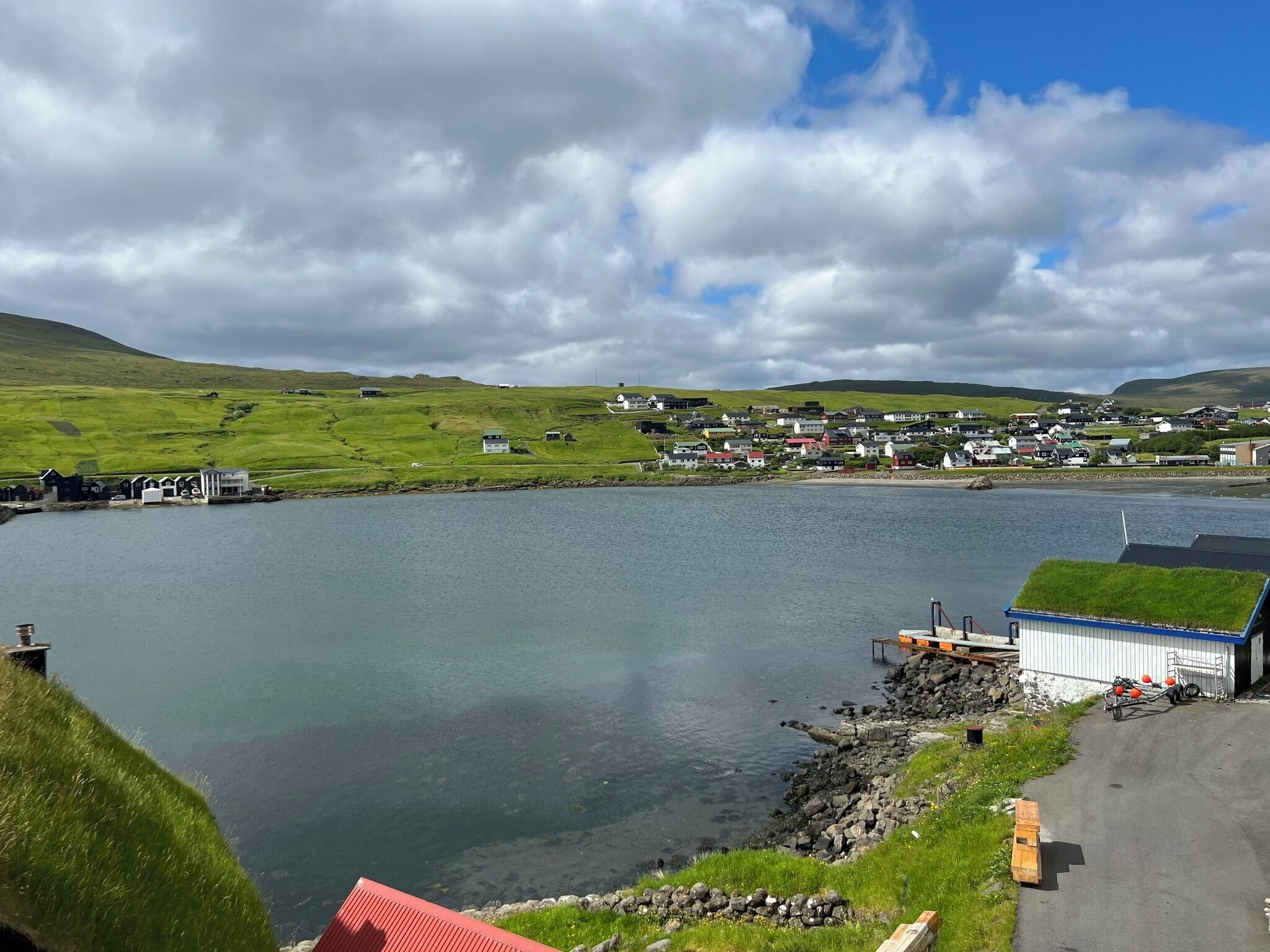 2 slaapkamers, een strijkplank/strijkijzer, reisbedje, gratis wifi