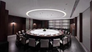 A modern conference room with a round table, white chairs, and recessed lighting. - Haomei International Hotel (Anxi Government Store) (Anxi)