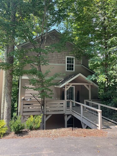 Deluxe 2700 sqft 3 bed 4 bath Villa in Boone, NC