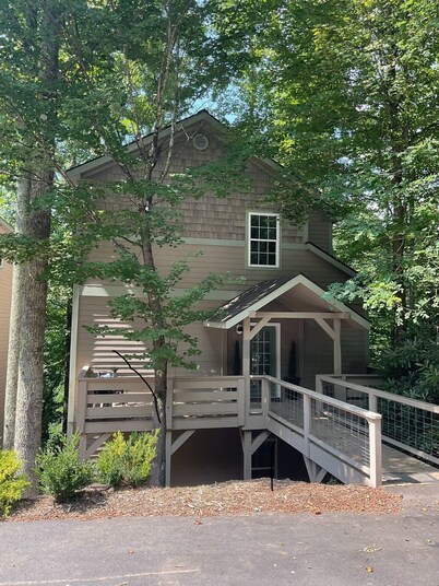 Deluxe 2700 sqft 3 bed 4 bath Villa in Boone, NC