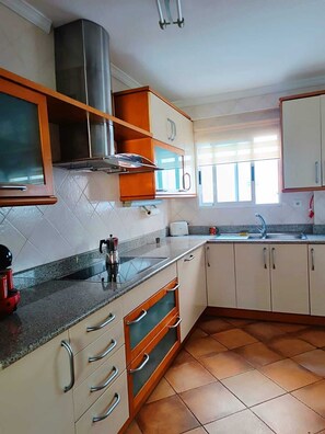 Fridge, microwave, oven, dishwasher - Apartamento Alarve mit Balkon im Zentrum von Nerja (Nerja)