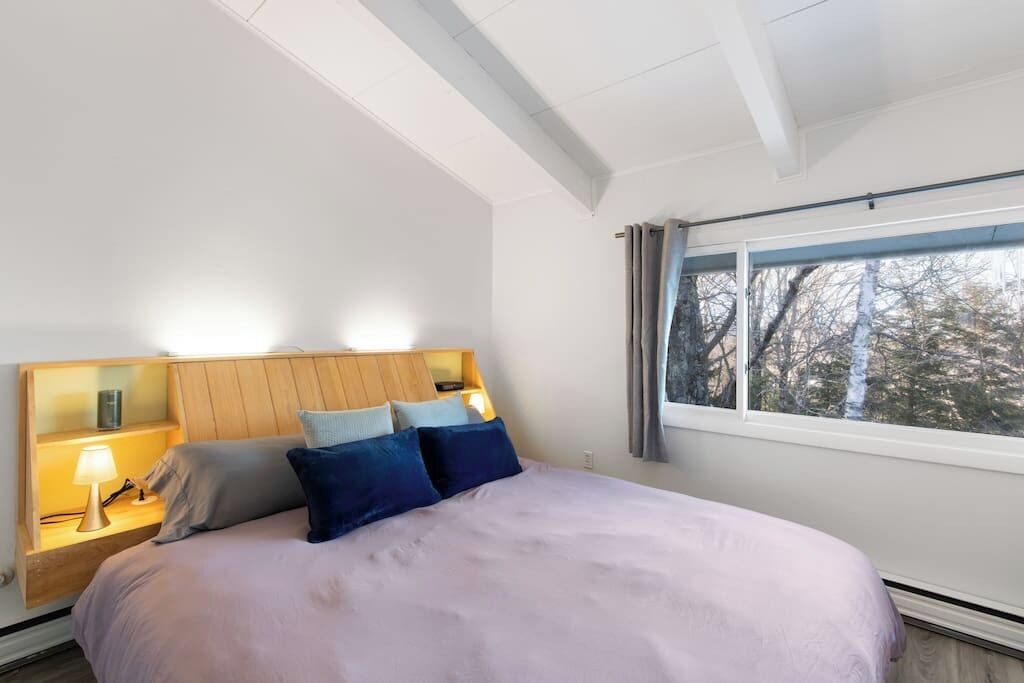 3 bedrooms, iron/ironing board, travel crib, free WiFi
