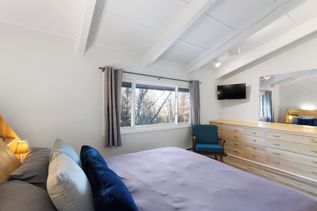 3 bedrooms, iron/ironing board, travel cot, free WiFi