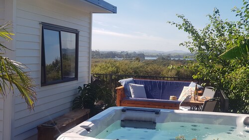 SPA POOL, PEACEFUL, PRIVATE  SANCTUARY at PLUM TREE COTTAGE 