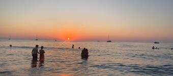 Cefalù Pirandello House is located 200 meters from the station and 300 meters from the sea.
