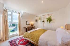 2 bedrooms, iron/ironing board, travel cot, free WiFi
