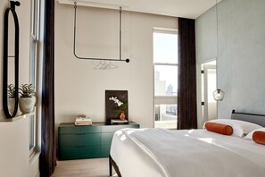 Iron/ironing board, WiFi, bed sheets - Arch Major Two Bedroom Deluxe King + King Suite (Philadelphia)