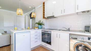 Apartment, 1 Bedroom | Private kitchen | Electric kettle, toaster