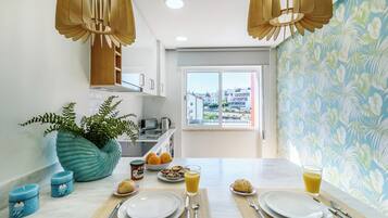 Căn hộ, 1 phòng ngủ | Khu phòng khách | TV màn hình phẳng