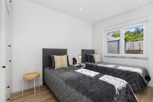 2 habitaciones, escritorio, tabla de planchar con plancha y wifi gratis 