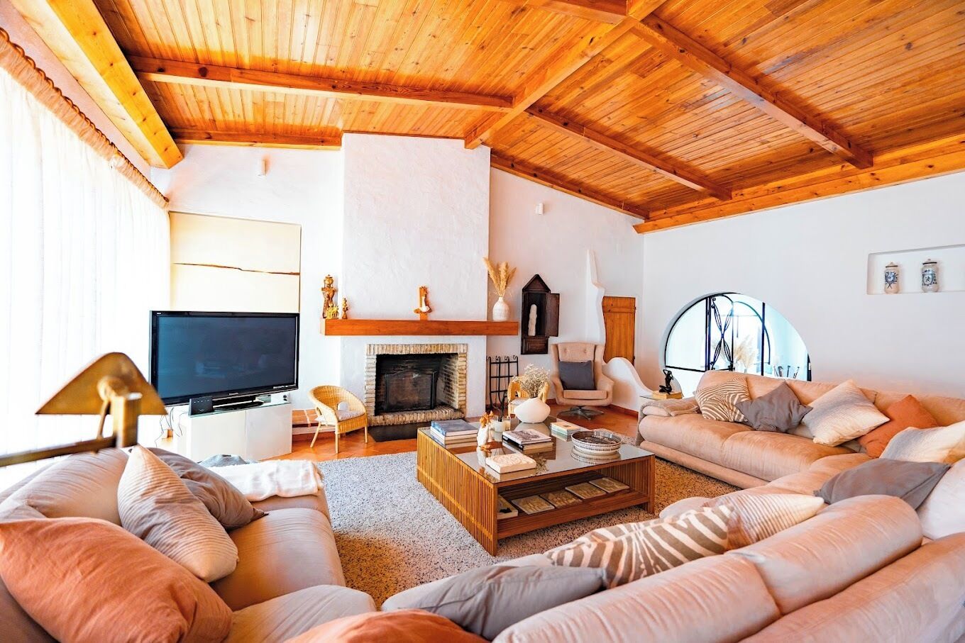 Villa Confort, varias habitaciones | Área de sala de estar | Televisión de pantalla plana 