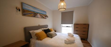2 bedrooms, desk, iron/ironing board, free WiFi