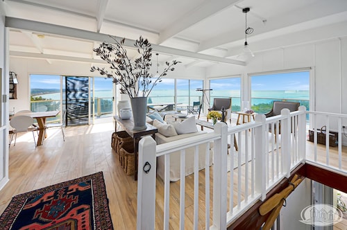 Breathtaking views over Bridgewater Bay