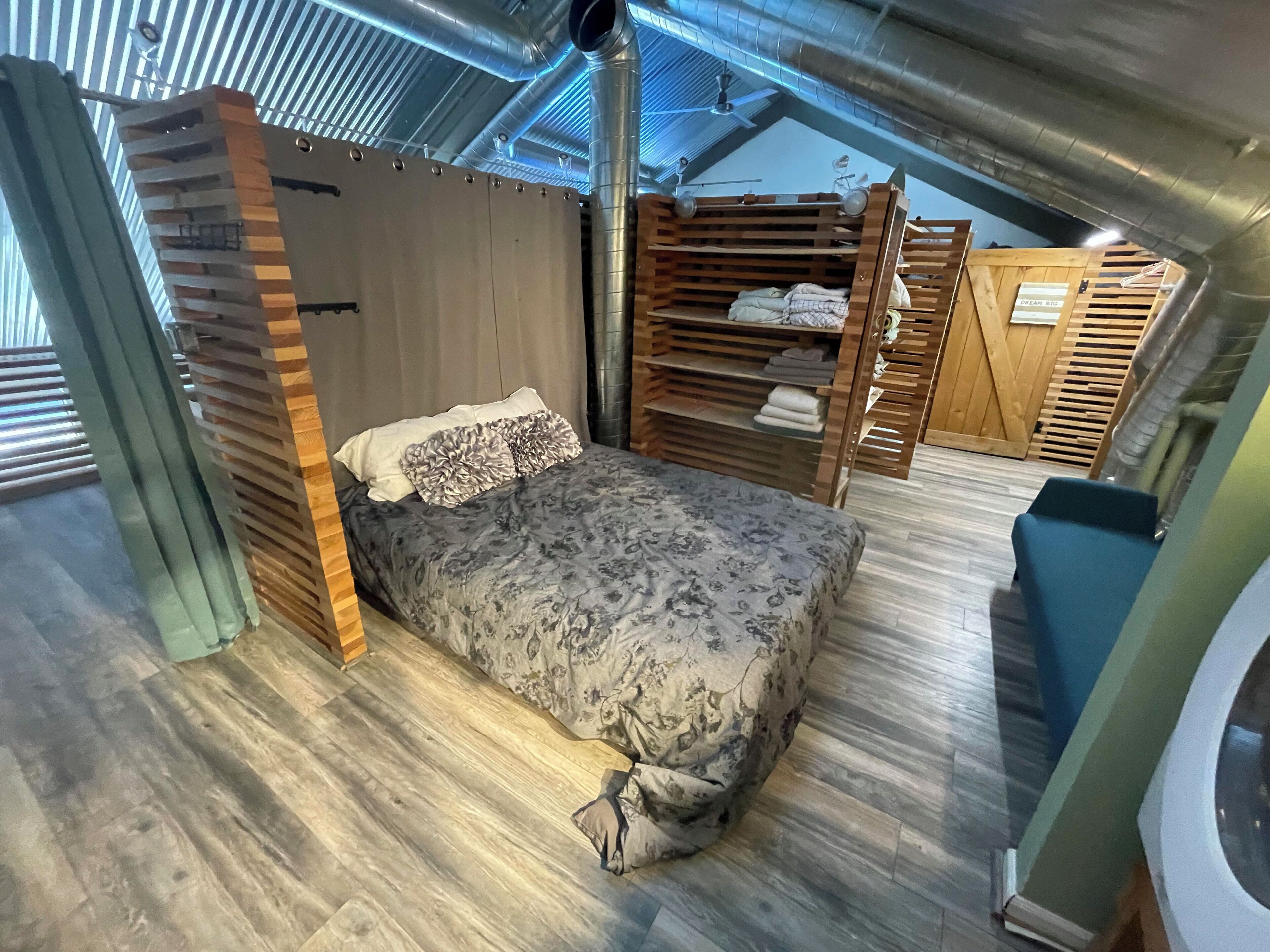 2 bedrooms, desk, iron/ironing board, travel cot