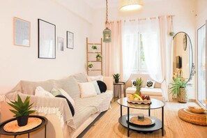 Smart TV - SWEET Acropolis House 2 - charming, boho, delightful  (Athina)