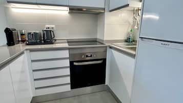 Fridge, microwave, oven, coffee/tea maker
