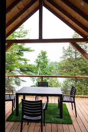 Outdoor dining. Waterfront lux loft 2 bedroom perfect for couples