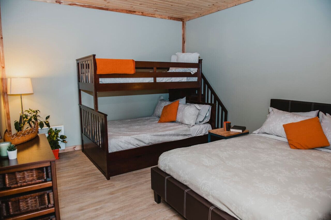 5 Schlafzimmer, Schreibtisch, Bügeleisen/Bügelbrett, Reisekinderbett