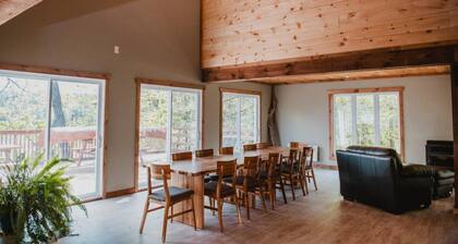Chalet Cadieux – Waterfront Getaway with Hot Tub, Views & Outdoor Adventures
