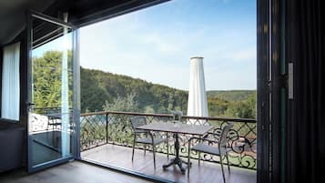 Chambre Luxe Double ou avec lits jumeaux, balcon, vue vallée | Vue de la chambre