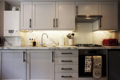 Cosy dog friendly cottage in the heart of Chipping Norton. 