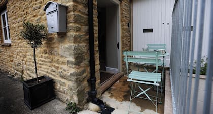 Cosy dog friendly cottage in the heart of Chipping Norton.