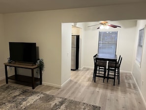 Dining - Beautiful, spacious and bright (La Mesa)