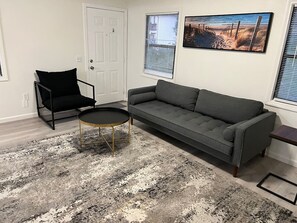 TV - Beautiful, spacious and bright (La Mesa)