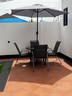 屋外ダイニングエリア