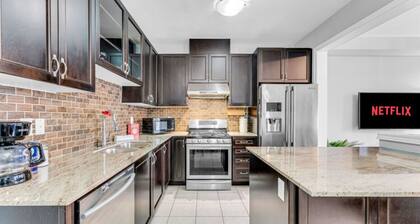 Charming Home with Airport and Toronto Nearby