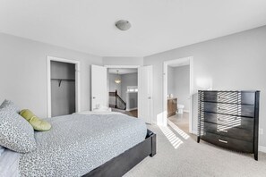 5 bedrooms, desk, iron/ironing board, WiFi