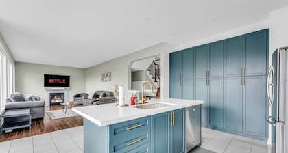 Luxury Mansion with Chefs Kitchen by Niagara Falls