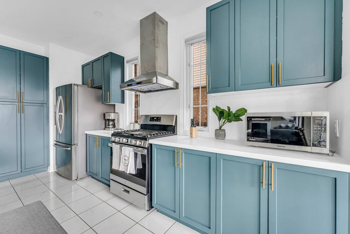 Køleskab, mikrobølgeovn, ovn, kogeplade